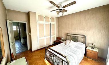 CASA 5 AMBIENTES SOBRE LOTE PROPIO Y LOCAL EN BARRACAS VENTA