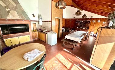 CASA 5 AMBIENTES SOBRE LOTE PROPIO Y LOCAL EN BARRACAS VENTA