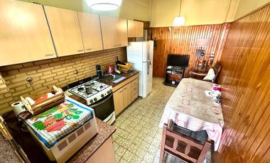 CASA 5 AMBIENTES SOBRE LOTE PROPIO Y LOCAL EN BARRACAS VENTA
