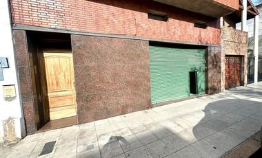CASA 5 AMBIENTES SOBRE LOTE PROPIO Y LOCAL EN BARRACAS VENTA