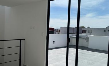 Casa en venta 3 recámaras y jardín, fraccionamiento zona Cuautlancingo.