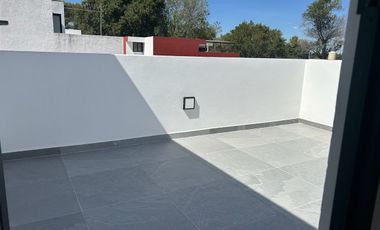 Casa en venta 3 recámaras y jardín, fraccionamiento zona Cuautlancingo.