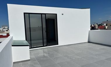 Casa en venta 3 recámaras y jardín, fraccionamiento zona Cuautlancingo.