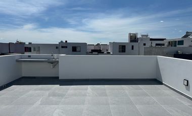 Casa en venta 3 recámaras y jardín, fraccionamiento zona Cuautlancingo.