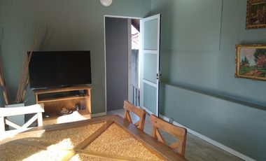 2 departamentos independientes   un espacio que puede ser cochera p/vs autos. R de Escalada