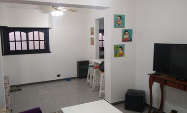 2 departamentos independientes   un espacio que puede ser cochera p/vs autos. R de Escalada