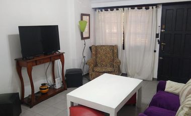 2 departamentos independientes   un espacio que puede ser cochera p/vs autos. R de Escalada