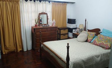 2 departamentos independientes   un espacio que puede ser cochera p/vs autos. R de Escalada