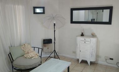 2 departamentos independientes   un espacio que puede ser cochera p/vs autos. R de Escalada