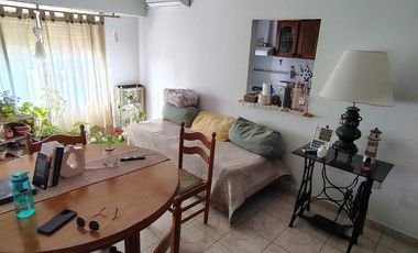 Departamento sobre calle Leloir