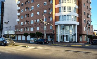 Departamento sobre calle Leloir