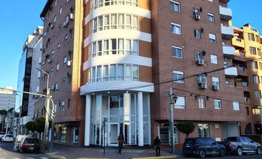 Departamento sobre calle Leloir