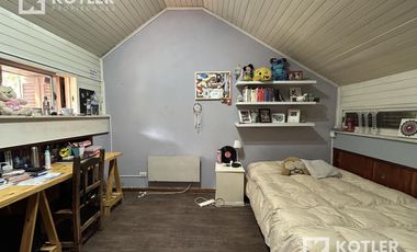 Chalet de 5 dormitorio con Cochera, jardin y pileta.