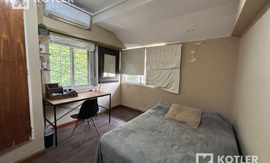 Chalet de 5 dormitorio con Cochera, jardin y pileta.