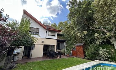 Chalet de 5 dormitorio con Cochera, jardin y pileta.