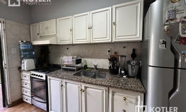 Chalet de 5 dormitorio con Cochera, jardin y pileta.