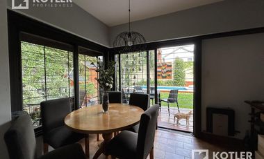 Chalet de 5 dormitorio con Cochera, jardin y pileta.