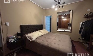 Chalet de 5 dormitorio con Cochera, jardin y pileta.