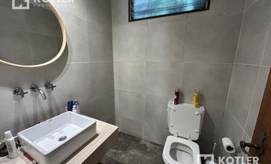 Chalet de 5 dormitorio con Cochera, jardin y pileta.