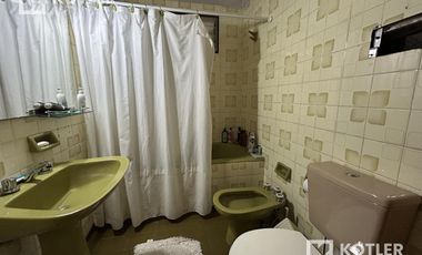 Chalet de 5 dormitorio con Cochera, jardin y pileta.