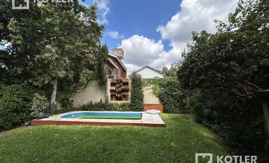 Chalet de 5 dormitorio con Cochera, jardin y pileta.