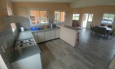 Casa en venta - 3 Dormitorios 2 Baños - Cocheras - 1195Mts2 - Residencial I, Costa Esmeralda