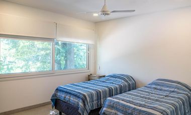 Excelente casa a estrenar en Carilo a 1 cuadra del mar