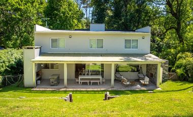 Excelente casa a estrenar en Carilo a 1 cuadra del mar