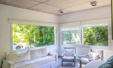 Excelente casa a estrenar en Carilo a 1 cuadra del mar