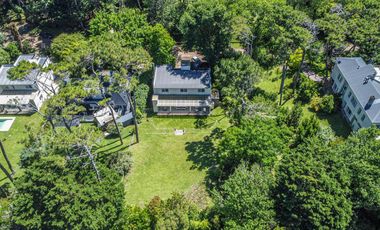 Excelente casa a estrenar en Carilo a 1 cuadra del mar