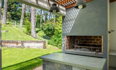 Excelente casa a estrenar en Carilo a 1 cuadra del mar