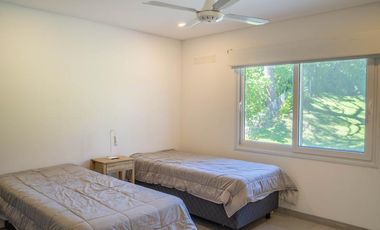 Excelente casa a estrenar en Carilo a 1 cuadra del mar