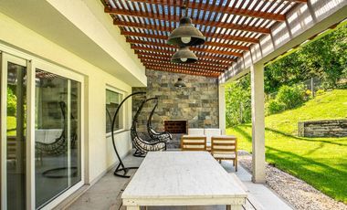 Excelente casa a estrenar en Carilo a 1 cuadra del mar