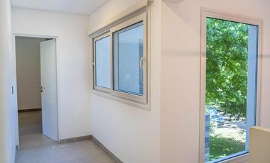 Excelente casa a estrenar en Carilo a 1 cuadra del mar