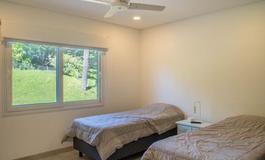 Excelente casa a estrenar en Carilo a 1 cuadra del mar