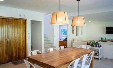 Excelente casa a estrenar en Carilo a 1 cuadra del mar