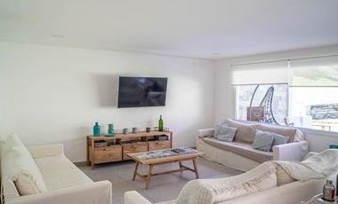 Excelente casa a estrenar en Carilo a 1 cuadra del mar