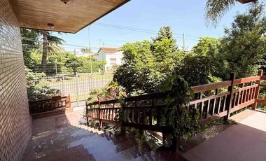 Casa en venta - 5 Dormitorios 7 Baños - Cochera - 1.150Mts2 - Ringuelet