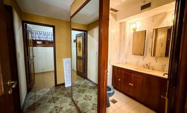 Casa en venta - 5 Dormitorios 7 Baños - Cochera - 1.150Mts2 - Ringuelet