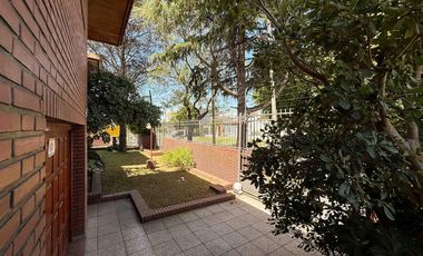 Casa en venta - 5 Dormitorios 7 Baños - Cochera - 1.150Mts2 - Ringuelet