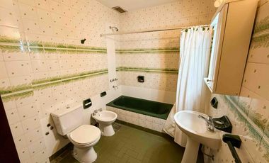 Casa en venta - 5 Dormitorios 7 Baños - Cochera - 1.150Mts2 - Ringuelet