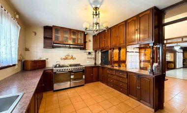 Casa en venta - 5 Dormitorios 7 Baños - Cochera - 1.150Mts2 - Ringuelet