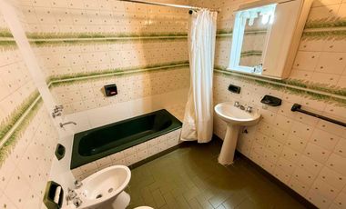 Casa en venta - 5 Dormitorios 7 Baños - Cochera - 1.150Mts2 - Ringuelet