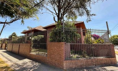Casa en venta - 5 Dormitorios 7 Baños - Cochera - 1.150Mts2 - Ringuelet