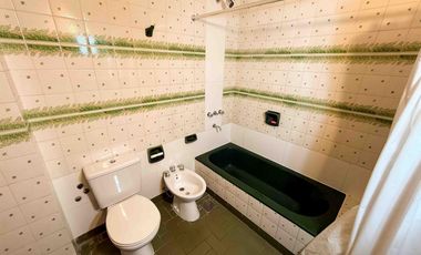 Casa en venta - 5 Dormitorios 7 Baños - Cochera - 1.150Mts2 - Ringuelet