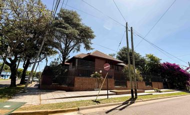 Casa en venta - 5 Dormitorios 7 Baños - Cochera - 1.150Mts2 - Ringuelet