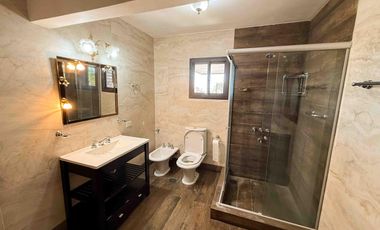 Casa en venta - 5 Dormitorios 7 Baños - Cochera - 1.150Mts2 - Ringuelet