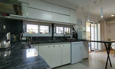 Casa 4D en Venta, San Martin al 3800