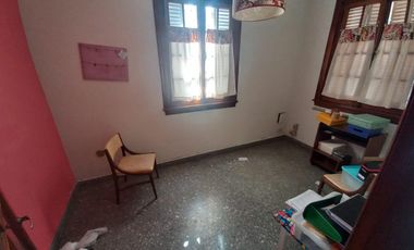 Casa sobre doble lote en Banfield Oeste