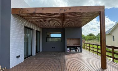 Casa a estrenar en Costa Esmeralda